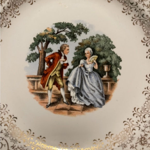 Royal China Inc. Warranted 22K Gold Colonial Gold Small Decorative Plate - Picture 3 of 4